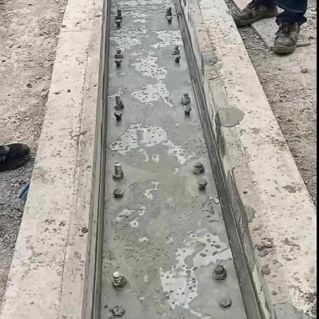 旅顺口港口码头起重机龙门吊重型机械设备稳固用早强快凝轨道胶泥